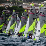 Terzo e penultimo giorno del Campionato Italiano Giovanile delle Classi In Doppio Open a Formia, come previsto il passaggio di un fronte perturbato ha causato pioggia, groppi e temporali sul golfo, rendendo difficile regatare